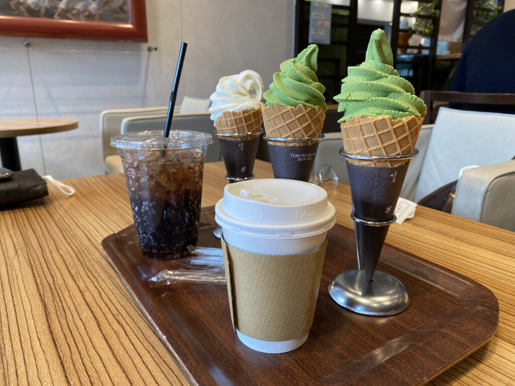 おしゃれ　カフェ　アイス　コーヒー