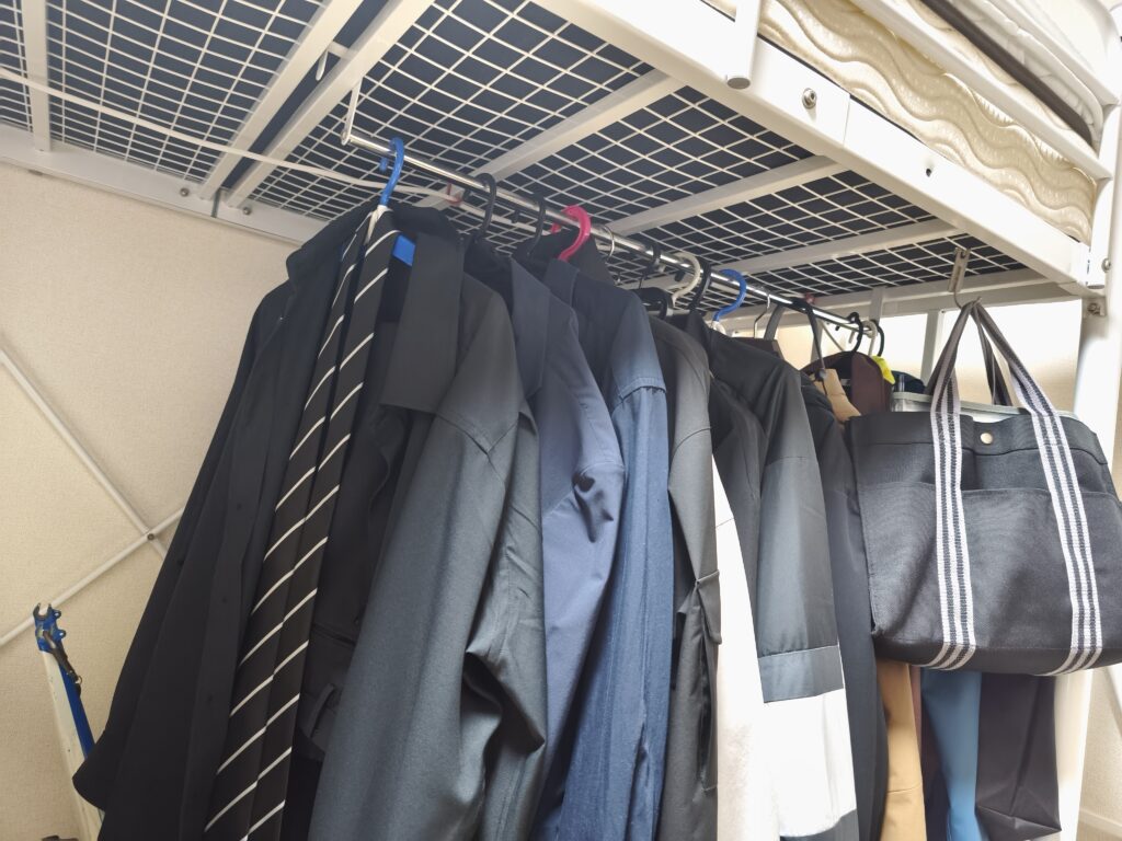 【6畳でも広く！】凡人がロフトベッドで実現した「我慢しない」部屋作りと収納術
