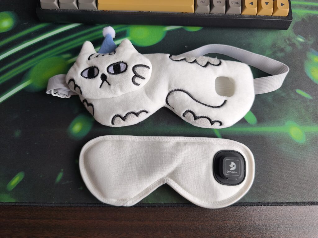 【寝付き改善】充電式ホットアイマスクの睡眠効果を本音レビュー!SALUAねこ型のリアルな使用感