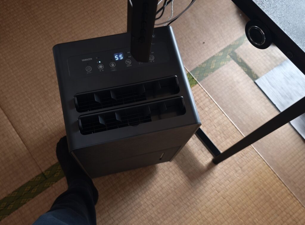 【実測レビュー】山善の除湿機EDC-H601(B)の除湿パワーは?畳部屋での効果と音の大きさを本音検証