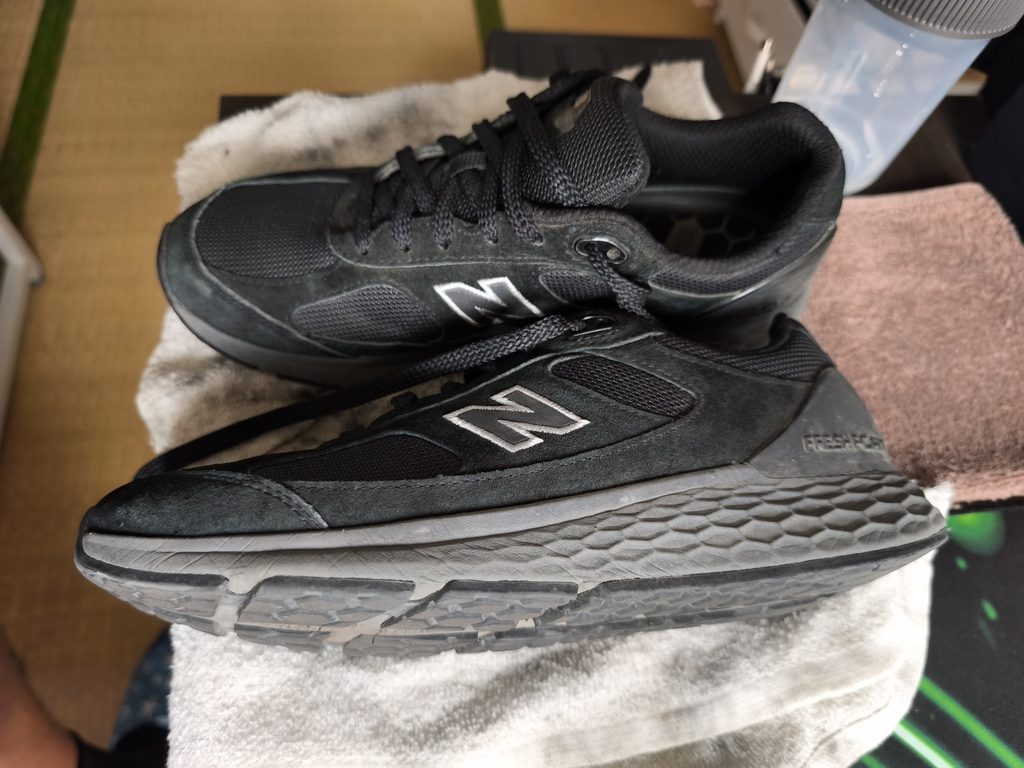 【半年履いた本音】ニューバランスFresh Foam 1880 v1レビュー！歩きやすさとダサい説を検証