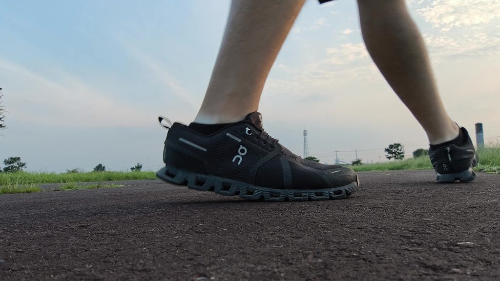 【2年履いた本音】On Cloud 5 Waterproofのデメリット解説！寿命や小石詰まりのリアル
